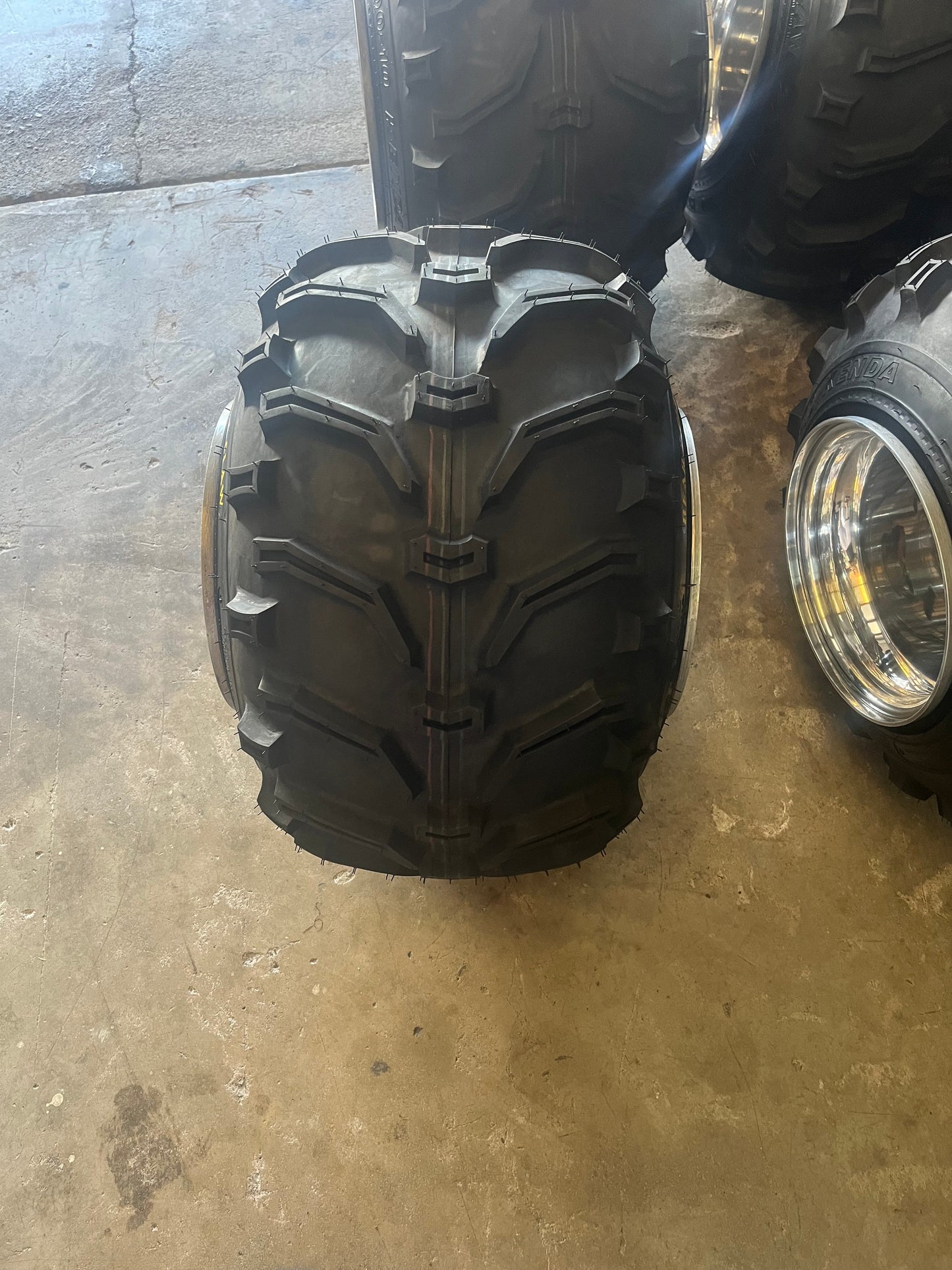 Tire - K299 Bearclaw - Front/Rear - 22x12.00-10 - 6 Ply